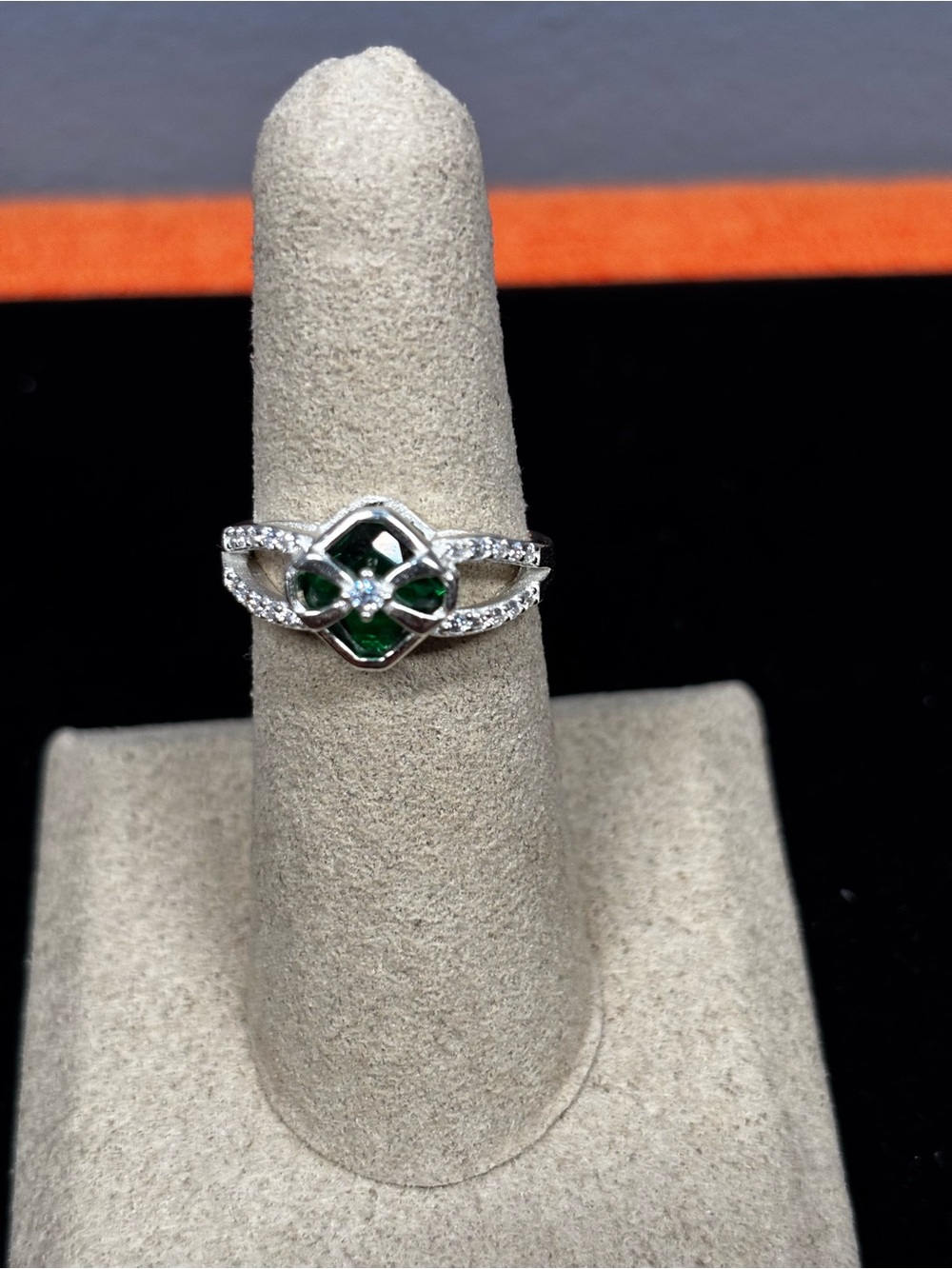 925 Sterling Silver Emerald Green CZ Ring